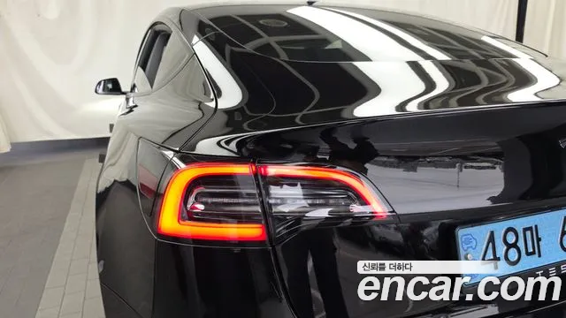 Tesla Model 3 — Фото автомобиля 8