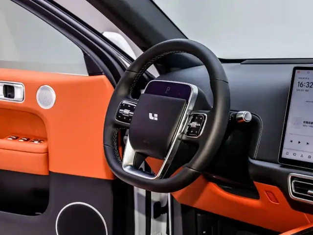 Li Auto L6 — Фото автомобиля 18