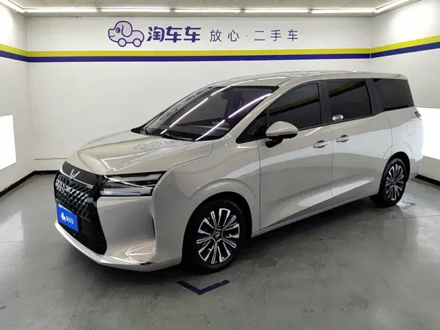 Фотография автомобиля — Wuling Starlight 730