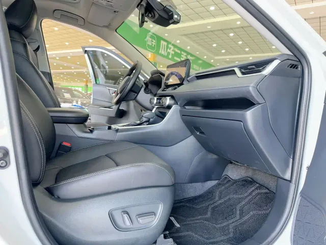 Toyota RAV4 — Фото автомобиля 10