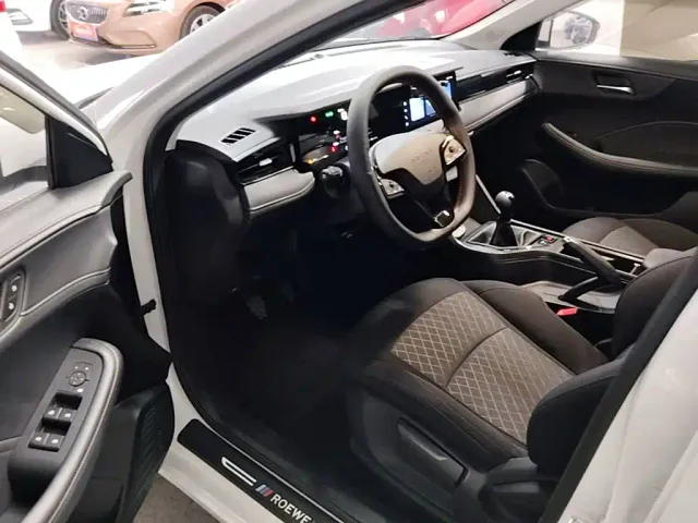 Roewe i5 — Фото автомобиля 15