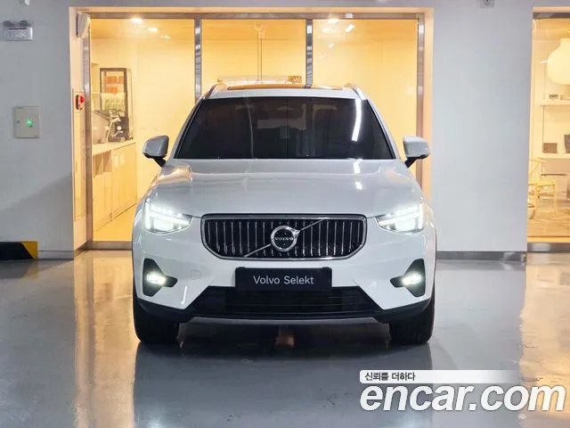 Volvo XC40 — Фото автомобиля 3