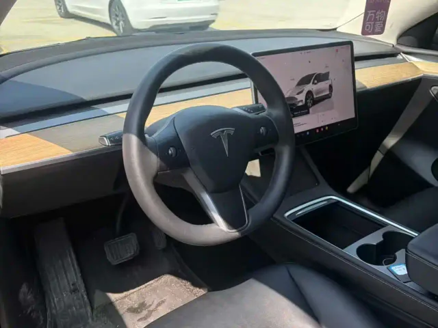 Tesla Model Y — Фото автомобиля 5