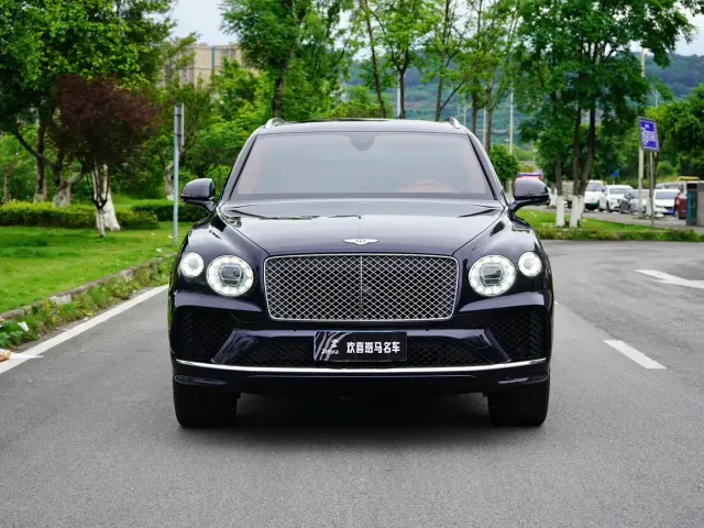 Bentley Bentayga — Фото автомобиля 2