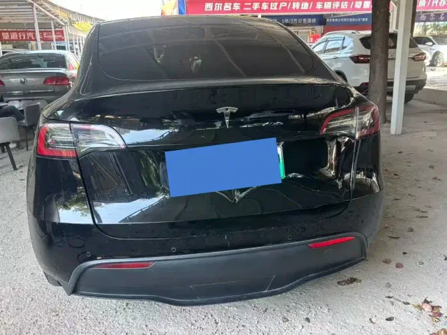 Tesla Model Y — Фото автомобиля 6