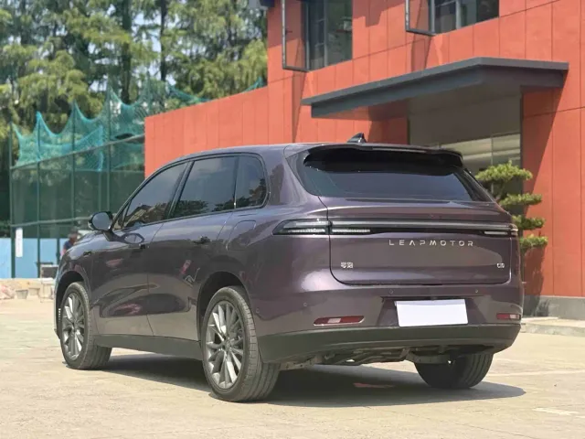 Leapmotor C10 — Фото автомобиля 7