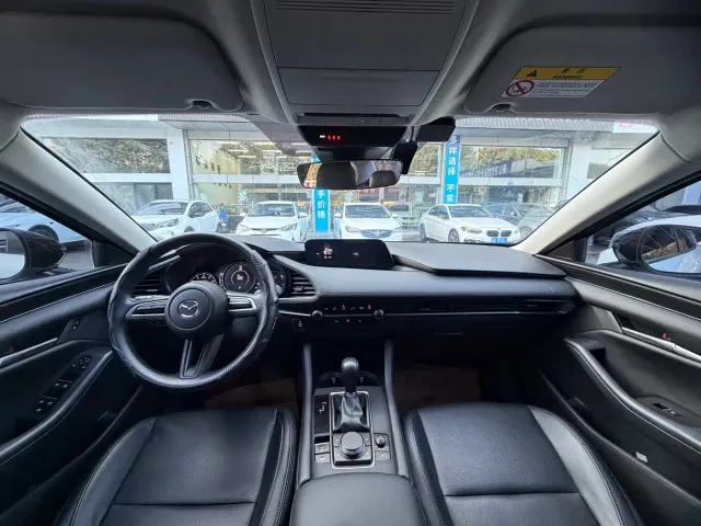 Mazda Axela — Фото автомобиля 9
