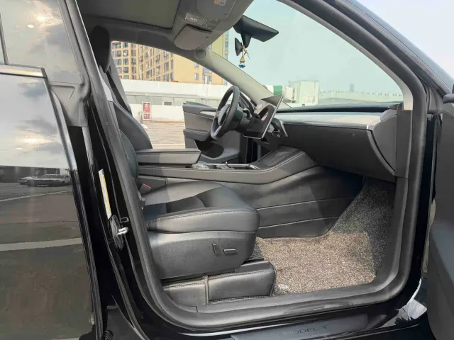 Tesla Model Y — Фото автомобиля 5