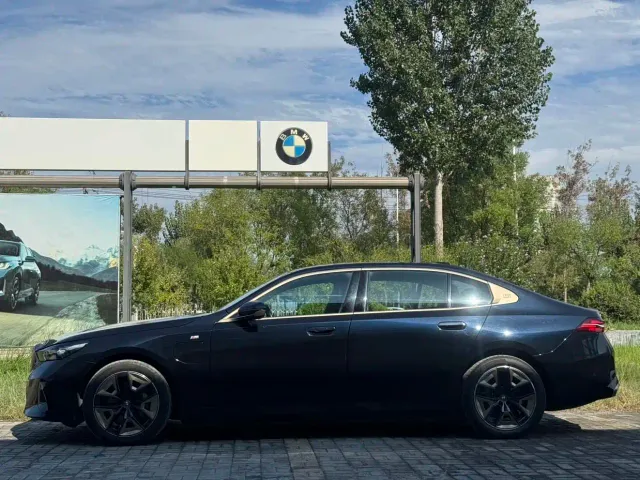 BMW i5 — Фото автомобиля 10