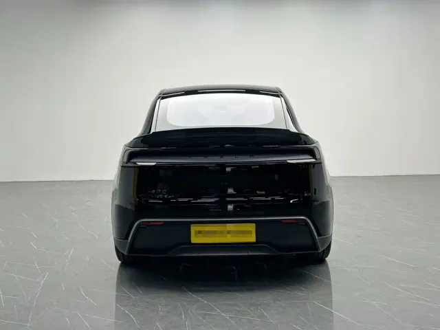 Tesla Model Y L — Фото автомобиля 5