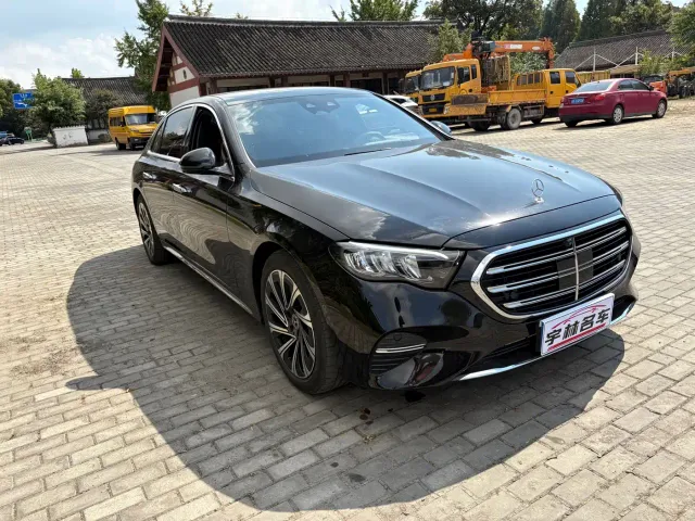 Mercedes-Benz E-Class — Фото автомобиля 3