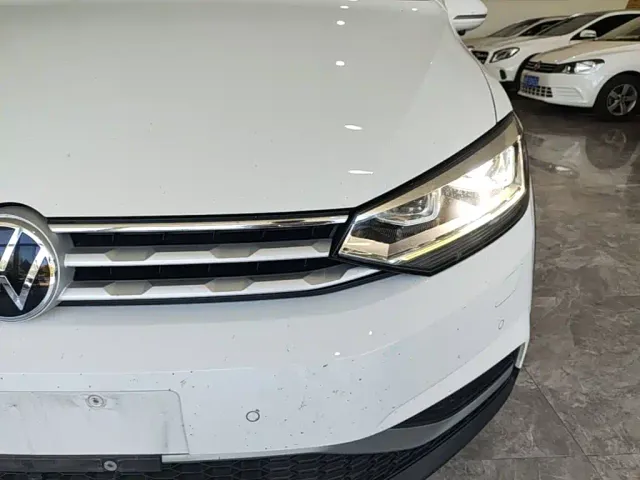 Volkswagen Touran — Фото автомобиля 23