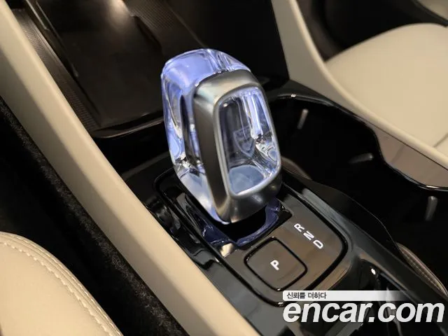 Volvo XC40 — Фото автомобиля 9