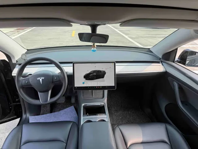 Tesla Model Y — Фото автомобиля 6