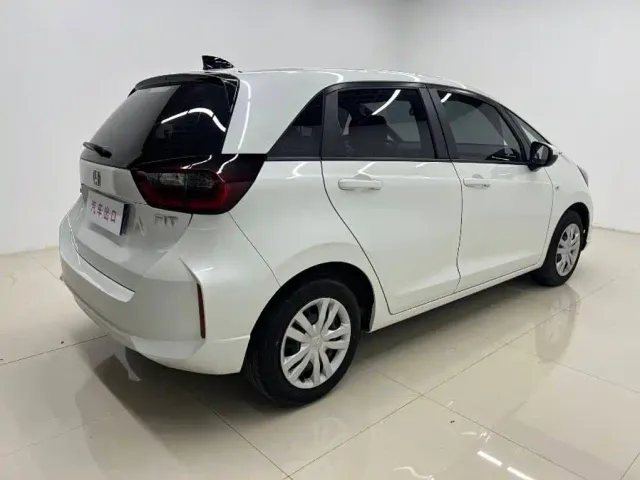 Honda Fit — Фото автомобиля 3
