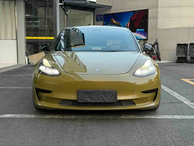 Tesla Model 3 — Фото автомобиля 2