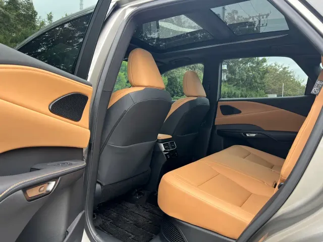 Lexus RX — Фото автомобиля 14