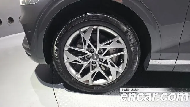Genesis GV70 2.5T Бензин 2WD — Фото автомобиля 4
