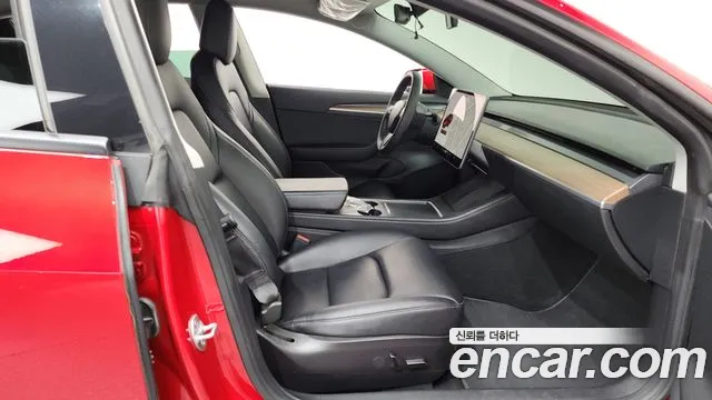 Tesla Model 3 — Фото автомобиля 11