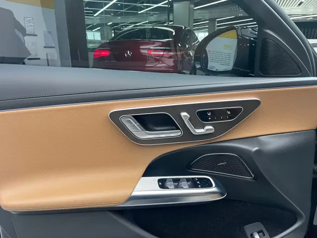 Mercedes-Benz E-Class — Фото автомобиля 22