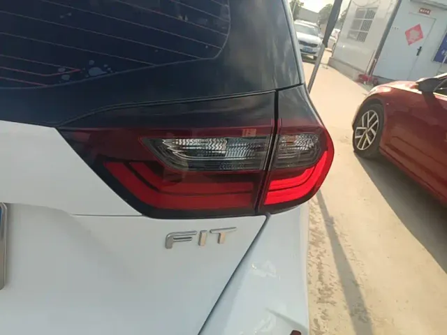Honda Fit — Фото автомобиля 7