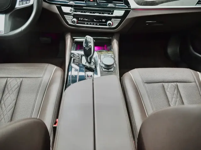 BMW BMW 5 Series 2022 525Li M Sport Package — Фото автомобиля 10