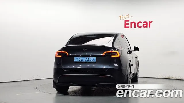 Tesla Model Y — Фото автомобиля 4