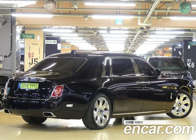 Rolls-Royce Phantom — Фото автомобиля 3