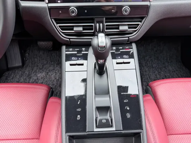 Porsche Macan — Фото автомобиля 10