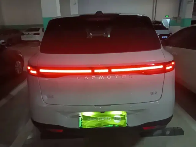 Leapmotor B10 — Фото автомобиля 5