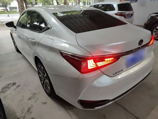 Lexus ES — Фото автомобиля 4
