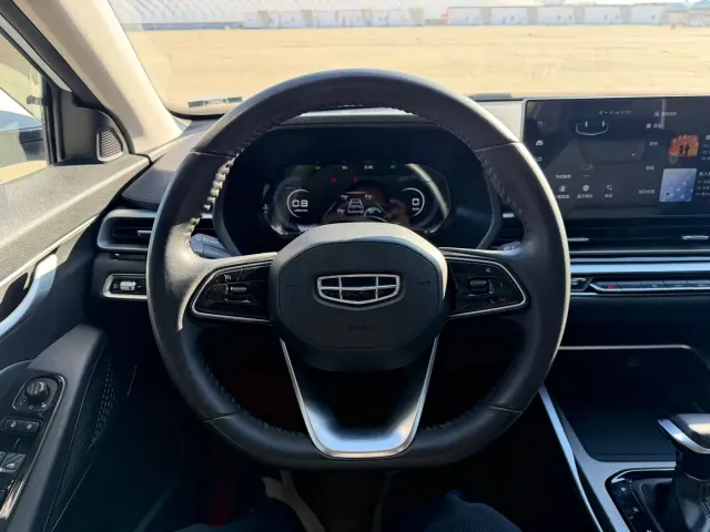Geely Emgrand — Фото автомобиля 14