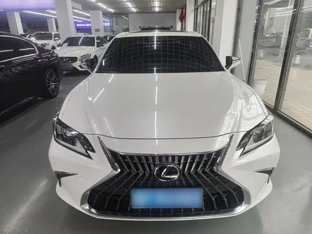 Lexus ES — Фото автомобиля 2