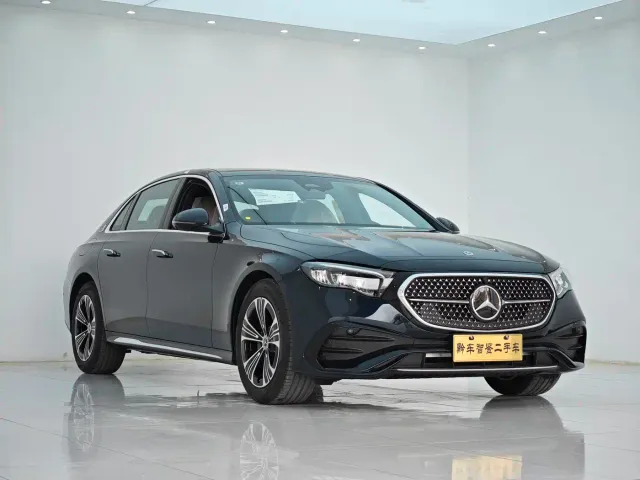 Mercedes-Benz E-Class — Фото автомобиля 3
