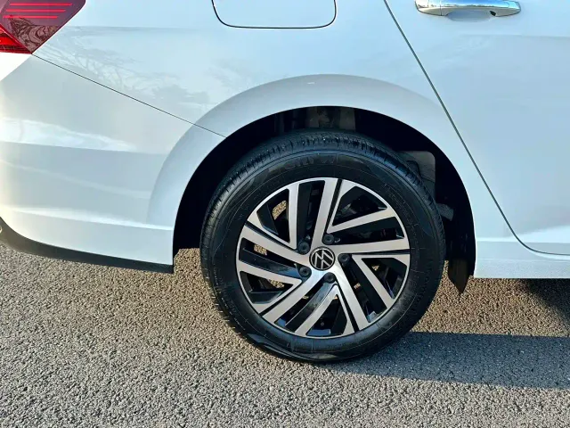 Volkswagen Lavida — Фото автомобиля 9