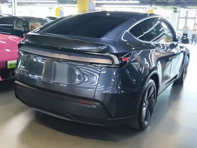 Tesla Model Y — Фото автомобиля 6
