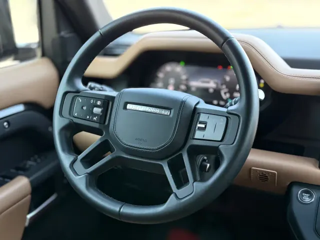Land Rover Defender — Фото автомобиля 12
