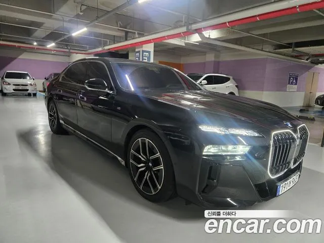 Фотография автомобиля — BMW 7 Series G70