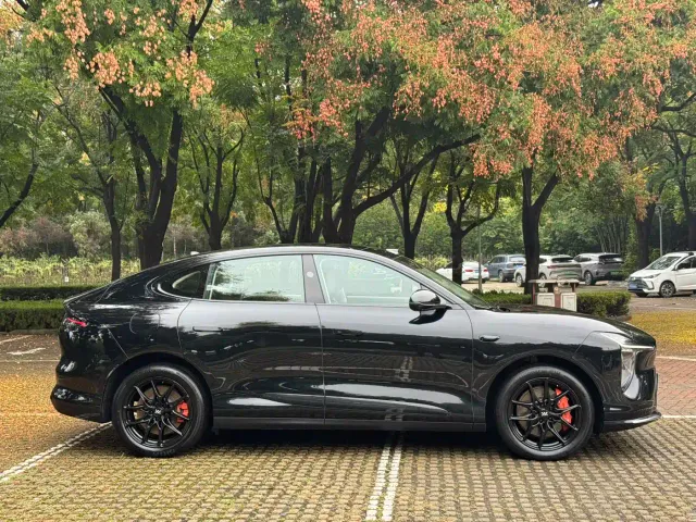 IM Motors LS6 — Фото автомобиля 16