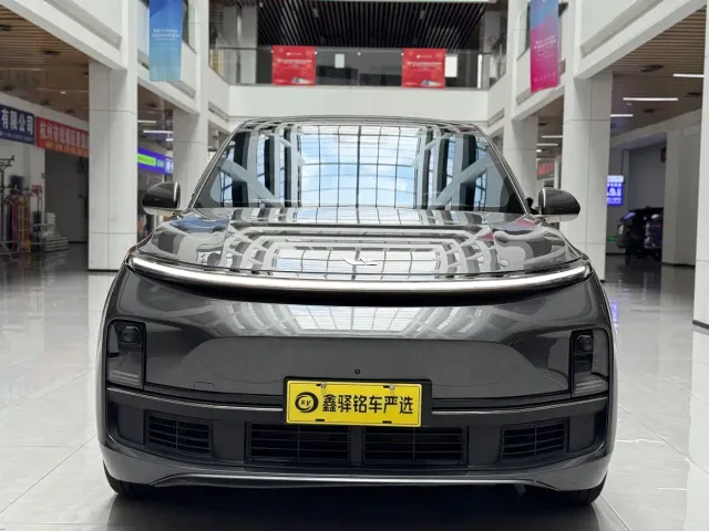 Li Auto L8 — Фото автомобиля 2