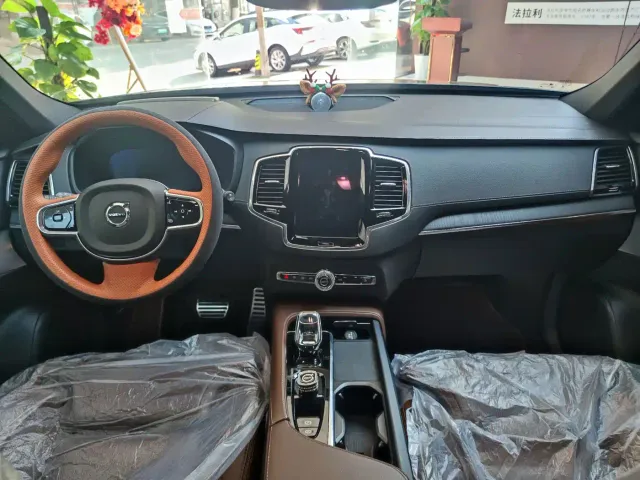 Volvo XC90 — Фото автомобиля 7