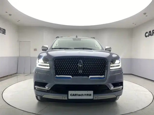 Lincoln Navigator — Фото автомобиля 3