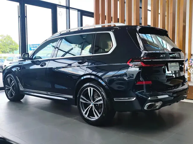 BMW X7 — Фото автомобиля 18