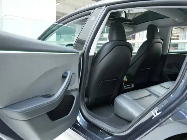 Tesla Model 3 2023 Rear-Wheel Drive — Фото автомобиля 6