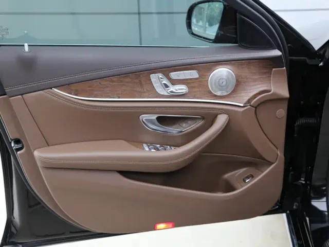 Mercedes-Benz E-Class — Фото автомобиля 10