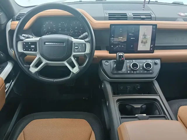 Land Rover Defender — Фото автомобиля 13