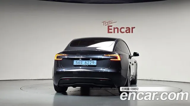 Tesla Model 3 — Фото автомобиля 4