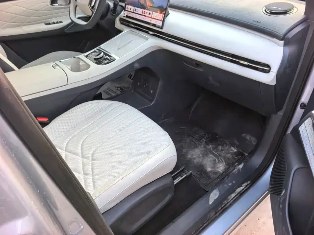 Geely Galaxy Starship 7 EM-i — Фото автомобиля 8