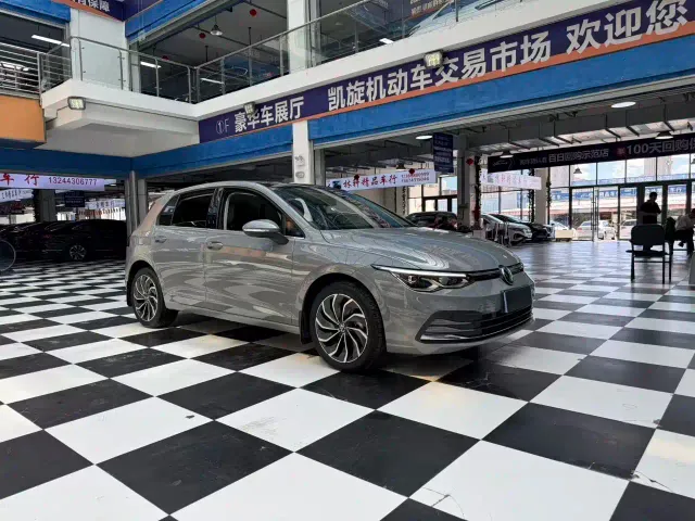 Volkswagen Golf — Фото автомобиля 2
