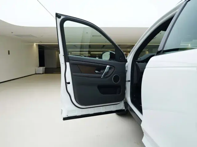 Land Rover Discovery Sport — Фото автомобиля 15